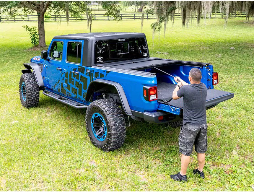 ROLL-N-LOCK M-SERIES XT TONNEAU COVER